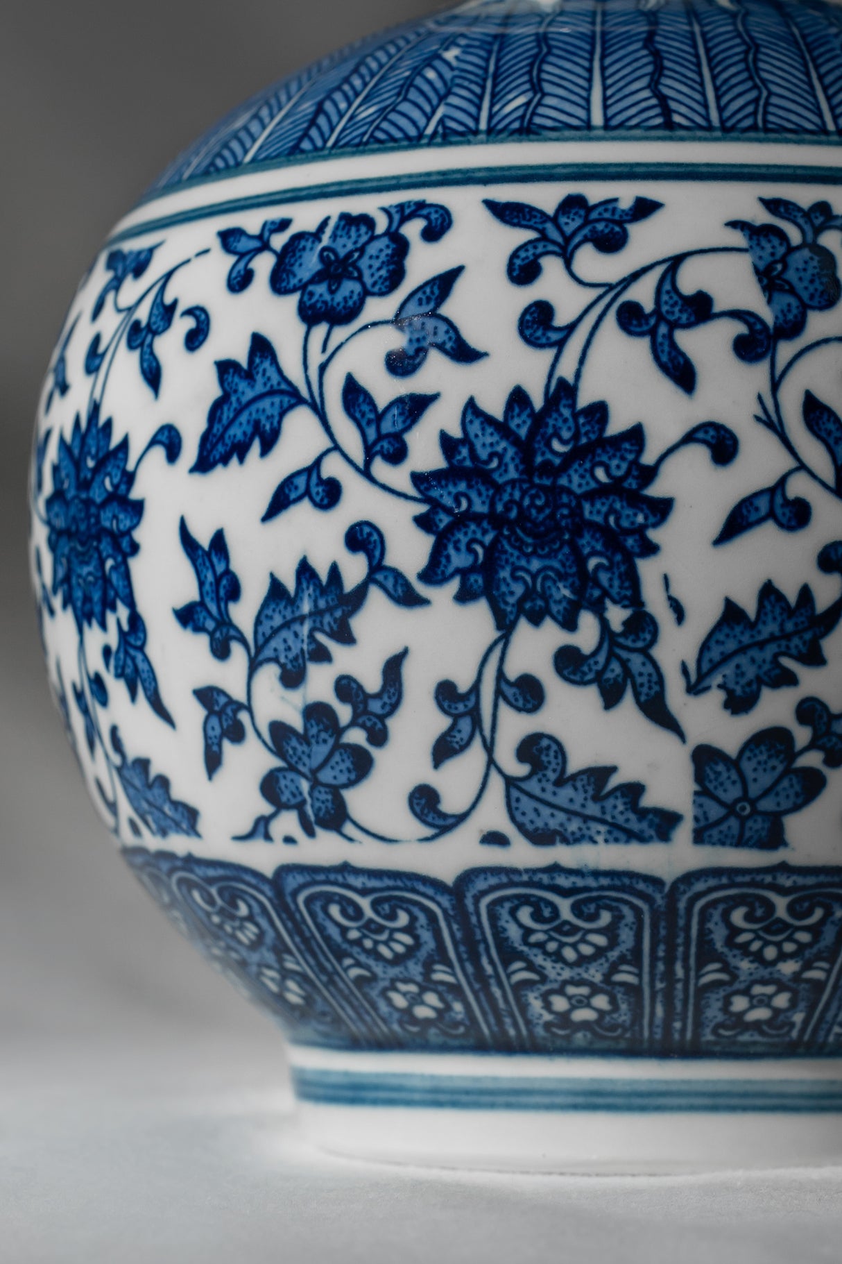 Royal Indigo Round Porcelain Vase – 15 cm