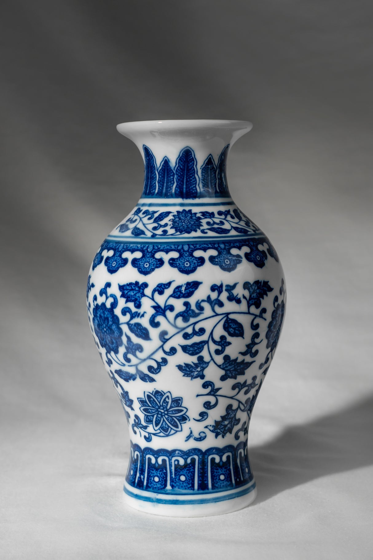 Royal Indigo Mini Porcelain Vase – 16 cm