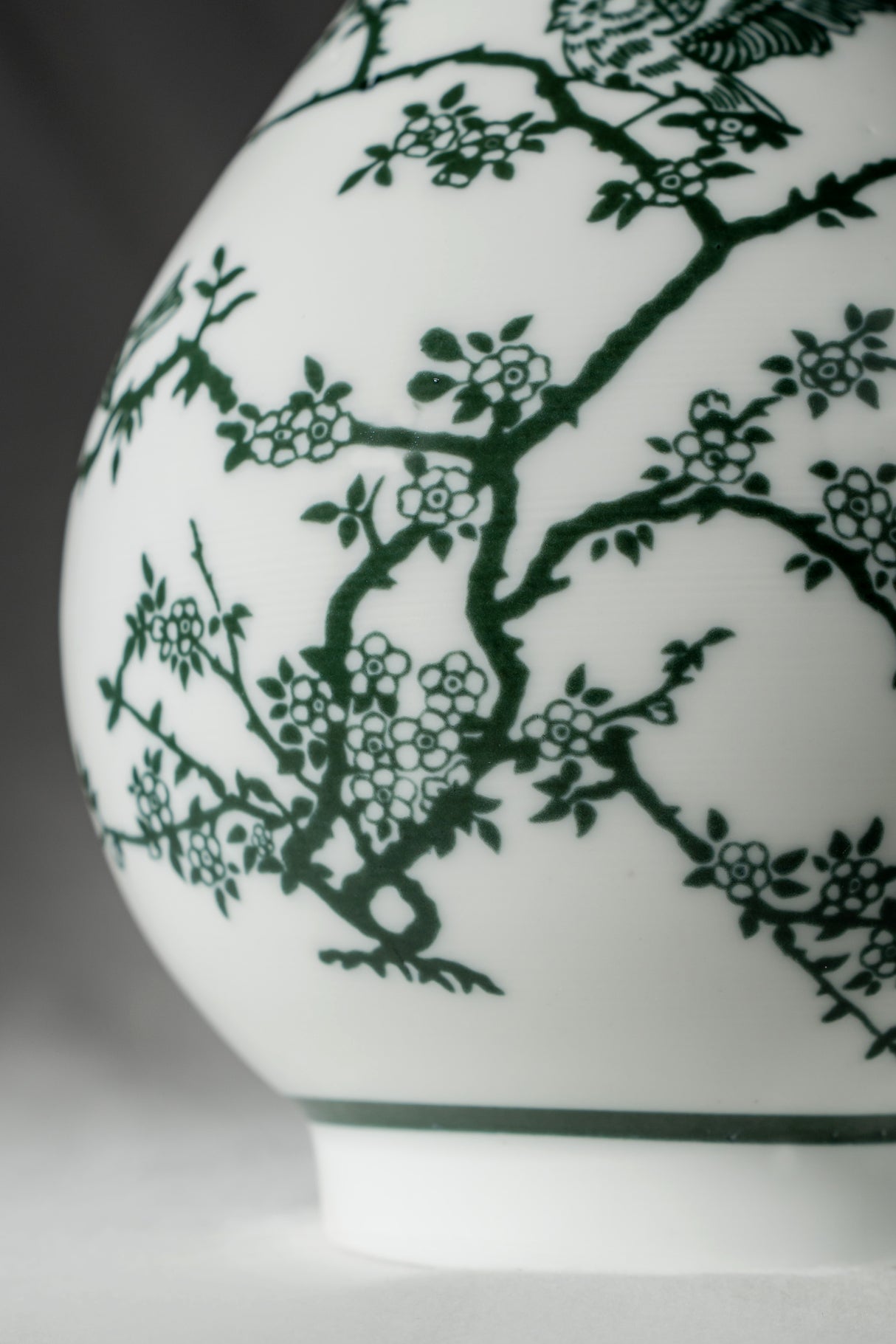 Whispering Bird Ceramic Vase – 23 cm