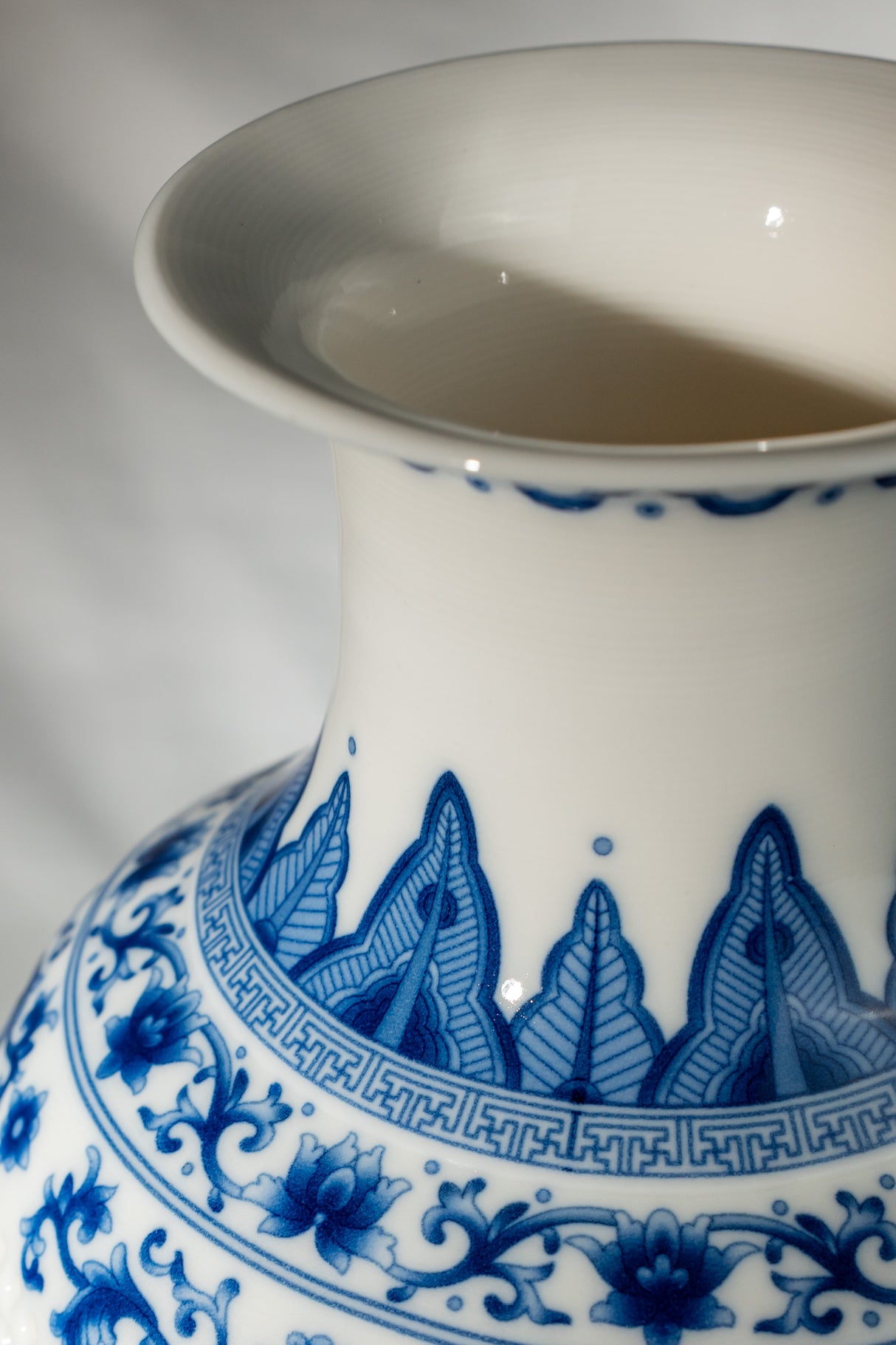 Imperial Cutwork Porcelain Vase – 25 cm