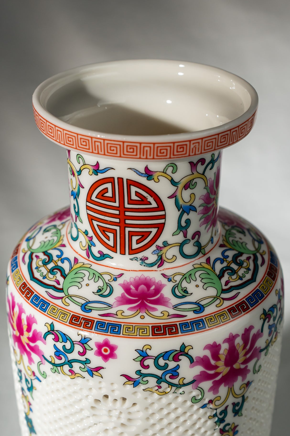 Regal Harmony Porcelain Vase – 24 cm