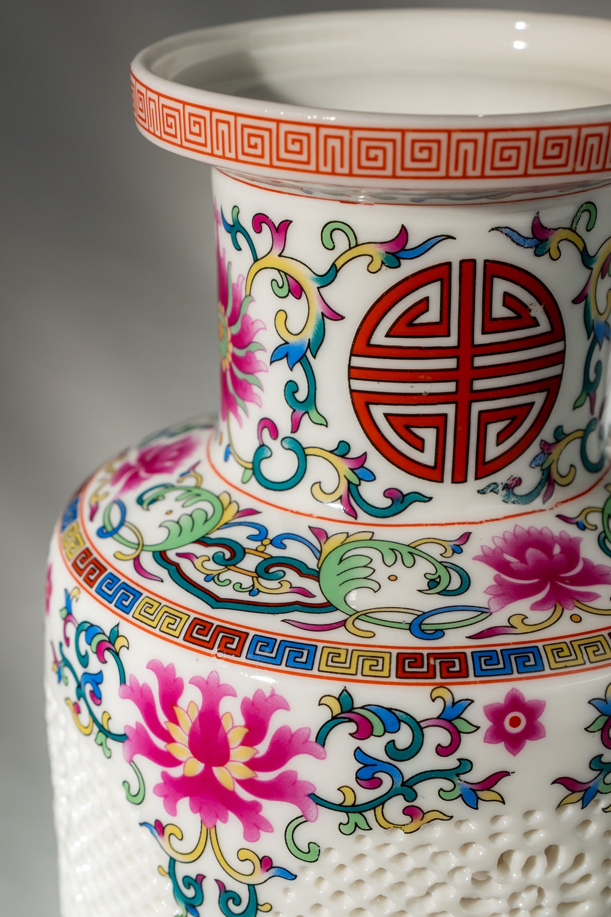 Regal Harmony Porcelain Vase – 24 cm