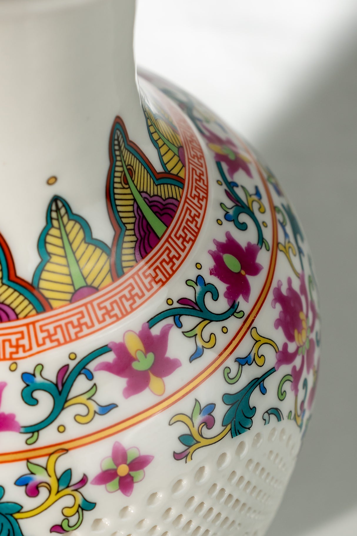 Empress Porcelain Cutwork Vase – 25 cm