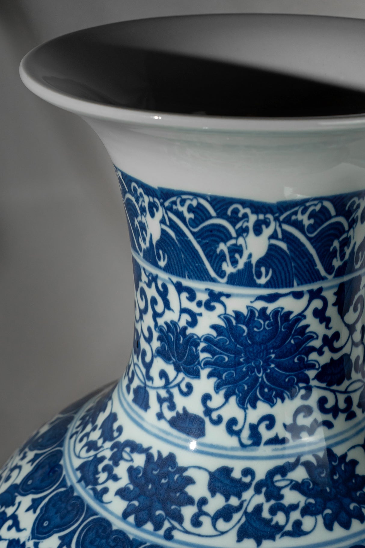 Royal Indigo Grand Porcelain Vase – 68 cm