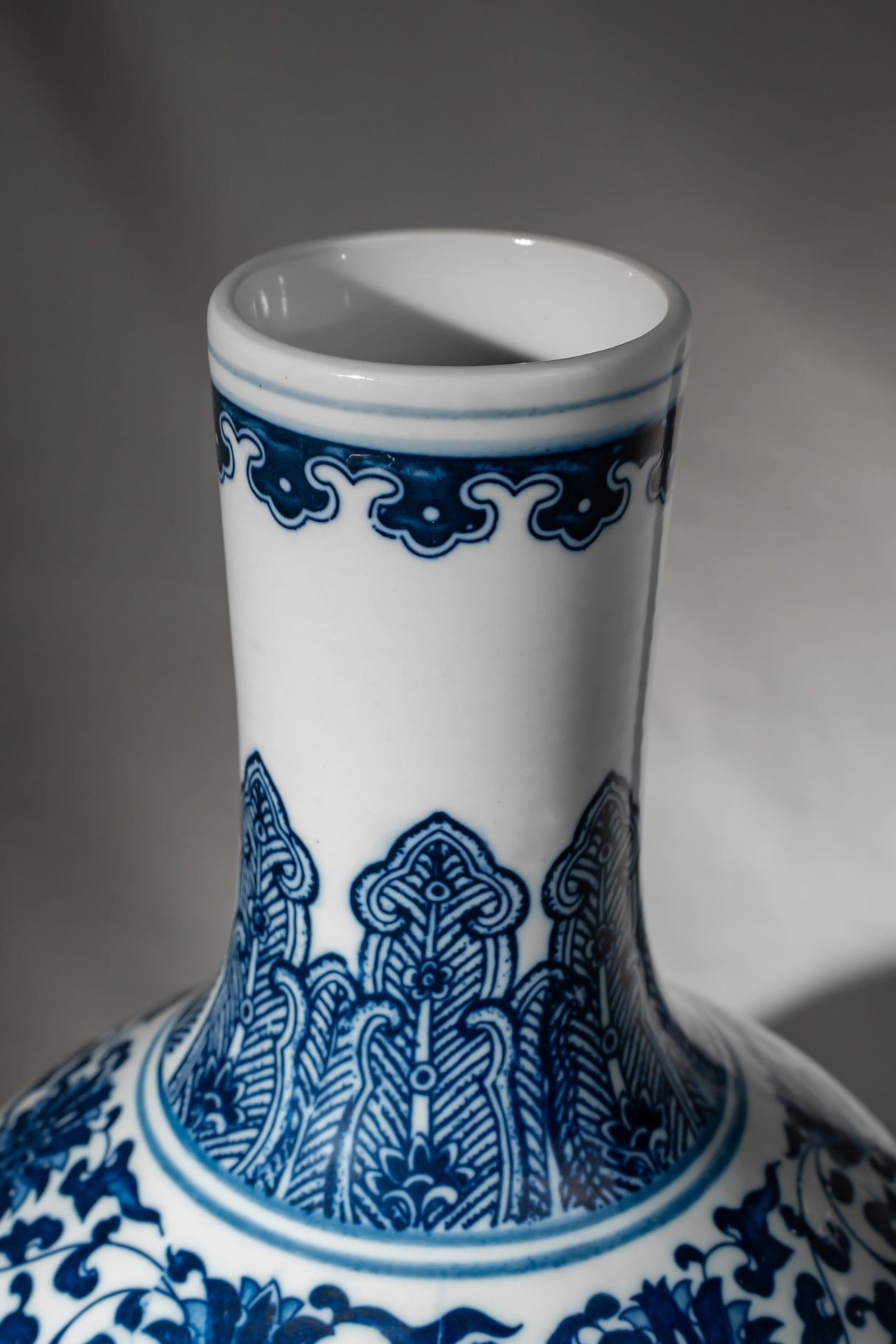 Royal Indigo Long-Neck Porcelain Vase – 30 cm