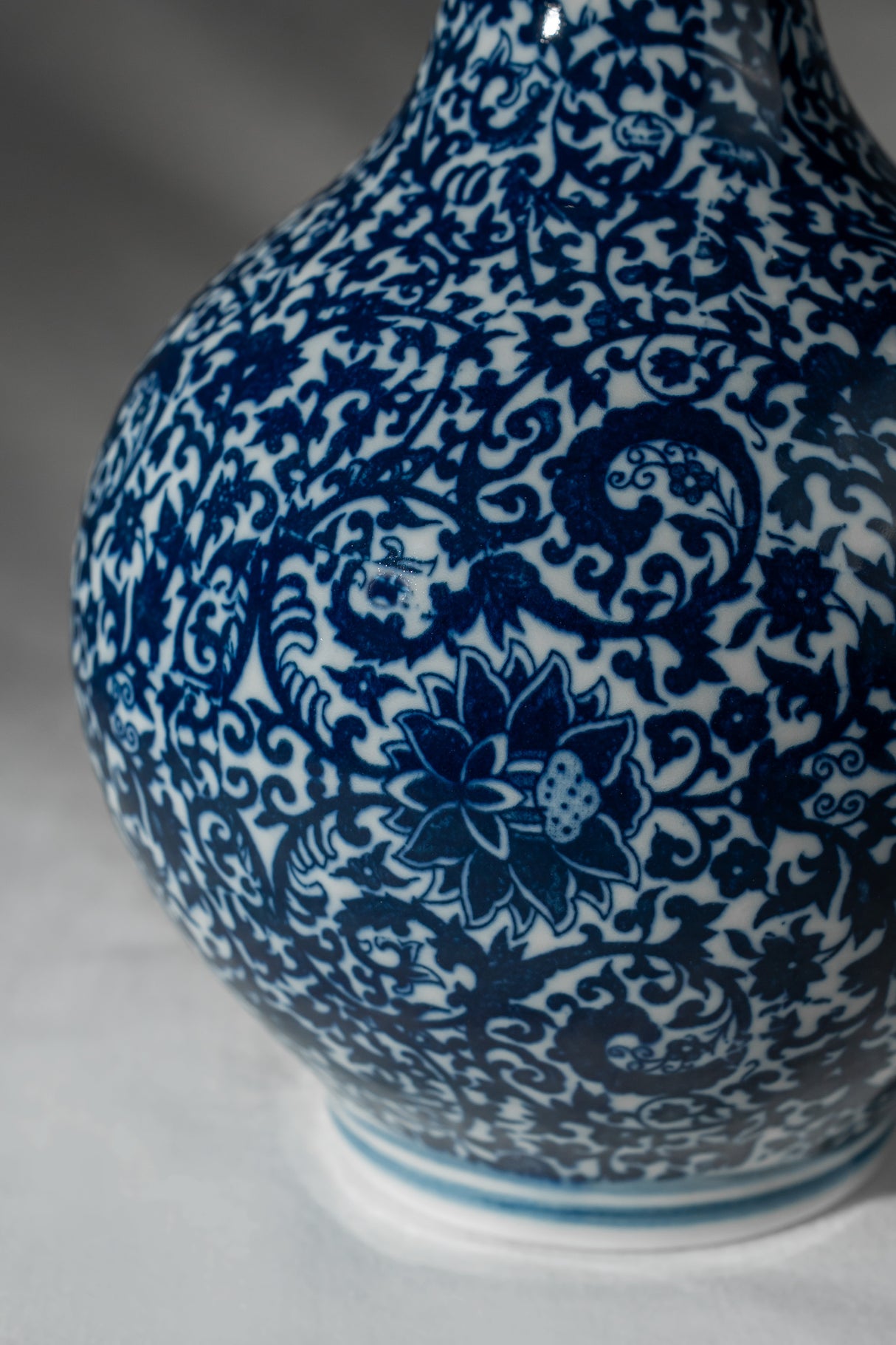 Royal Indigo Petite Porcelain Vase – 22 cm