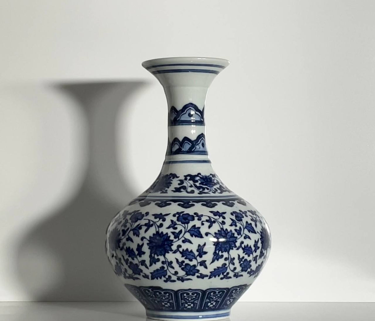 Royal Indigo Petite Porcelain Vase – 21 cm