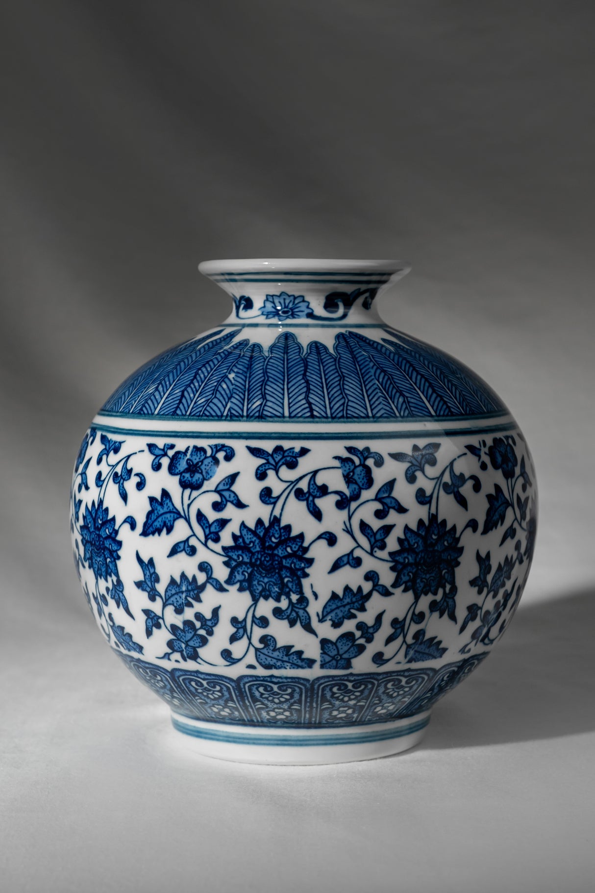 Royal Indigo Round Porcelain Vase – 15 cm