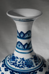 Royal Indigo Petite Porcelain Vase – 21 cm
