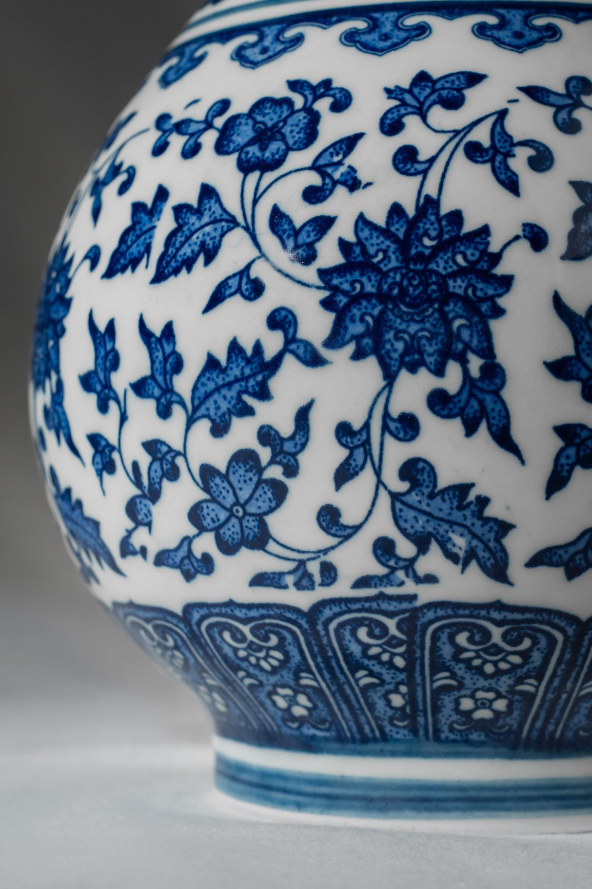 Floral Harmony Ceramic Vase – 23 cm