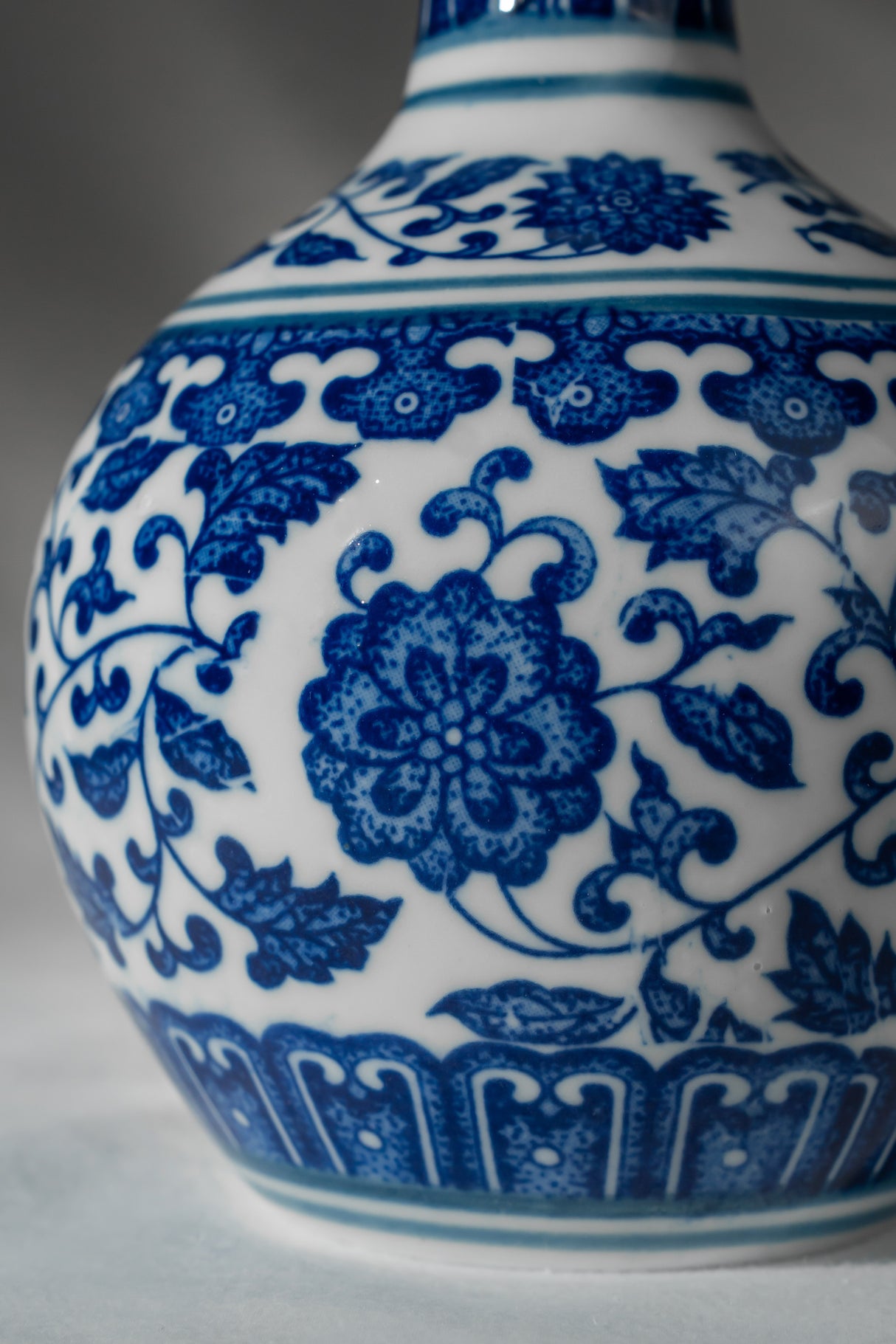 Royal Indigo Bottle-Neck mini Porcelain Vase – 16 cm