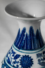 Royal Indigo Teardrop Porcelain Vase – 16 cm