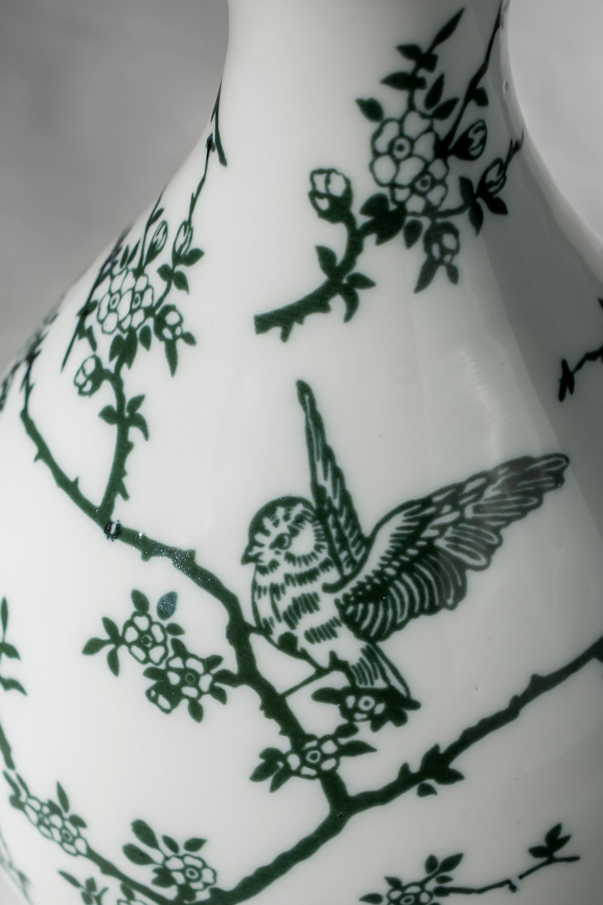 Whispering Bird Ceramic Vase – 23 cm