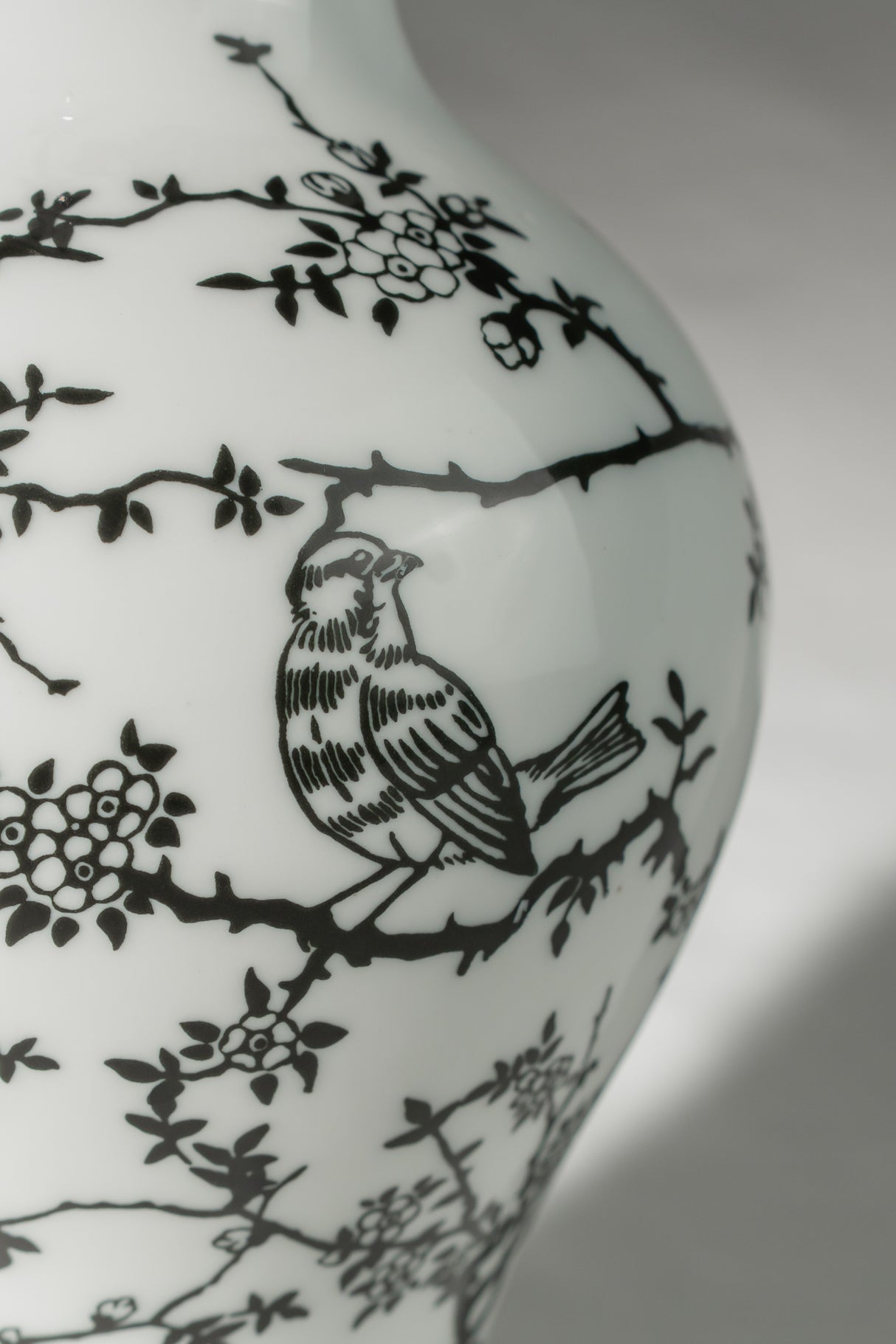 Monochrome Bird Ceramic Vase – 22 cm