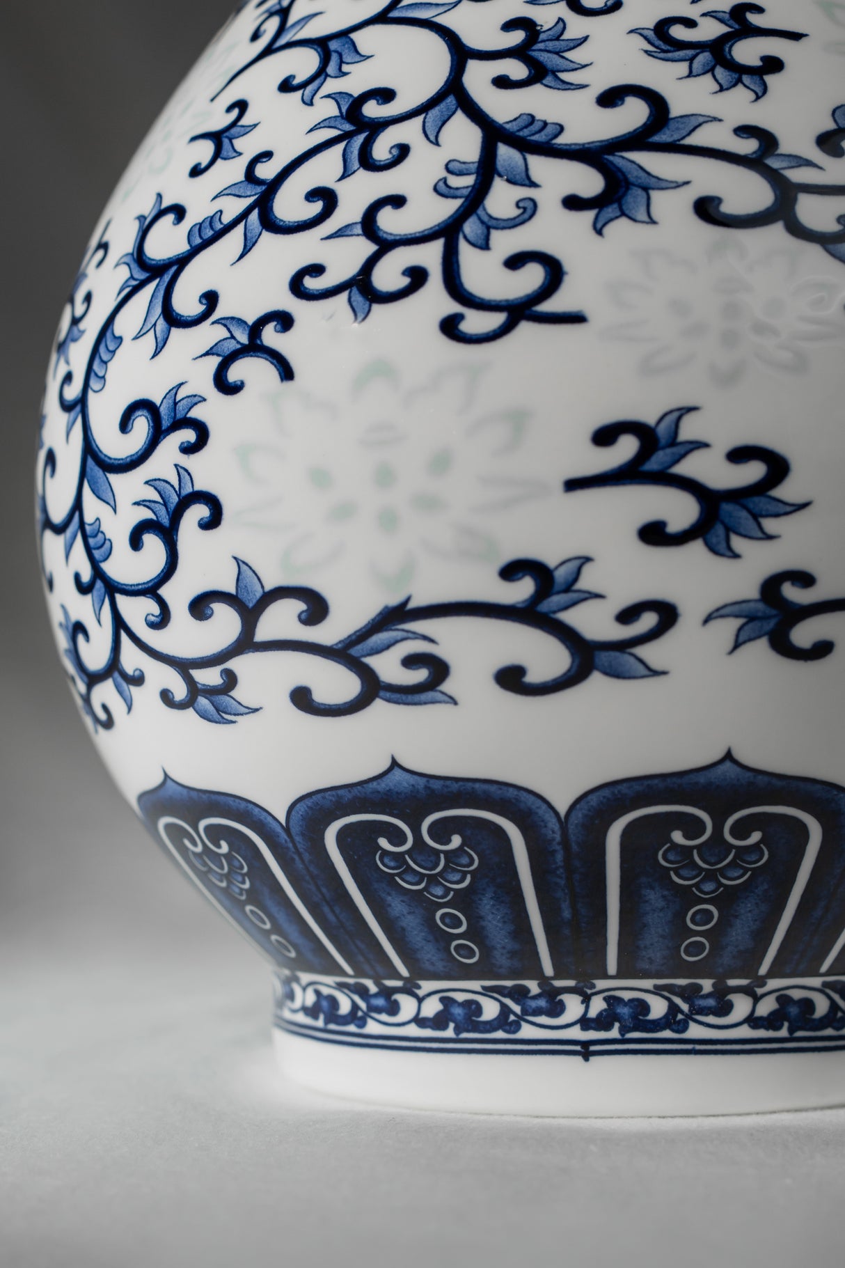 Classic Blue Vine Ceramic Vase – 23 cm