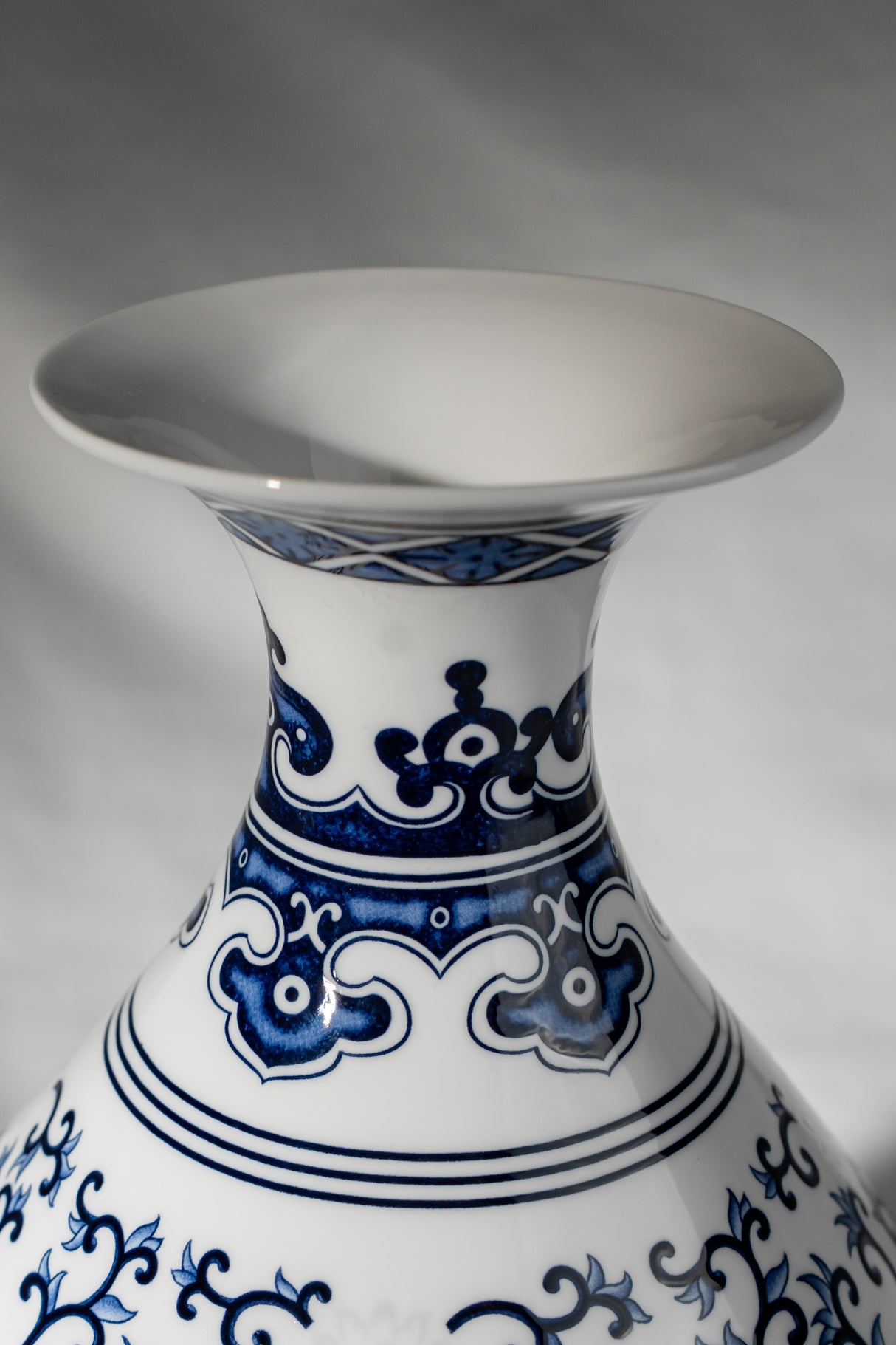 Classic Blue Vine Ceramic Vase – 23 cm