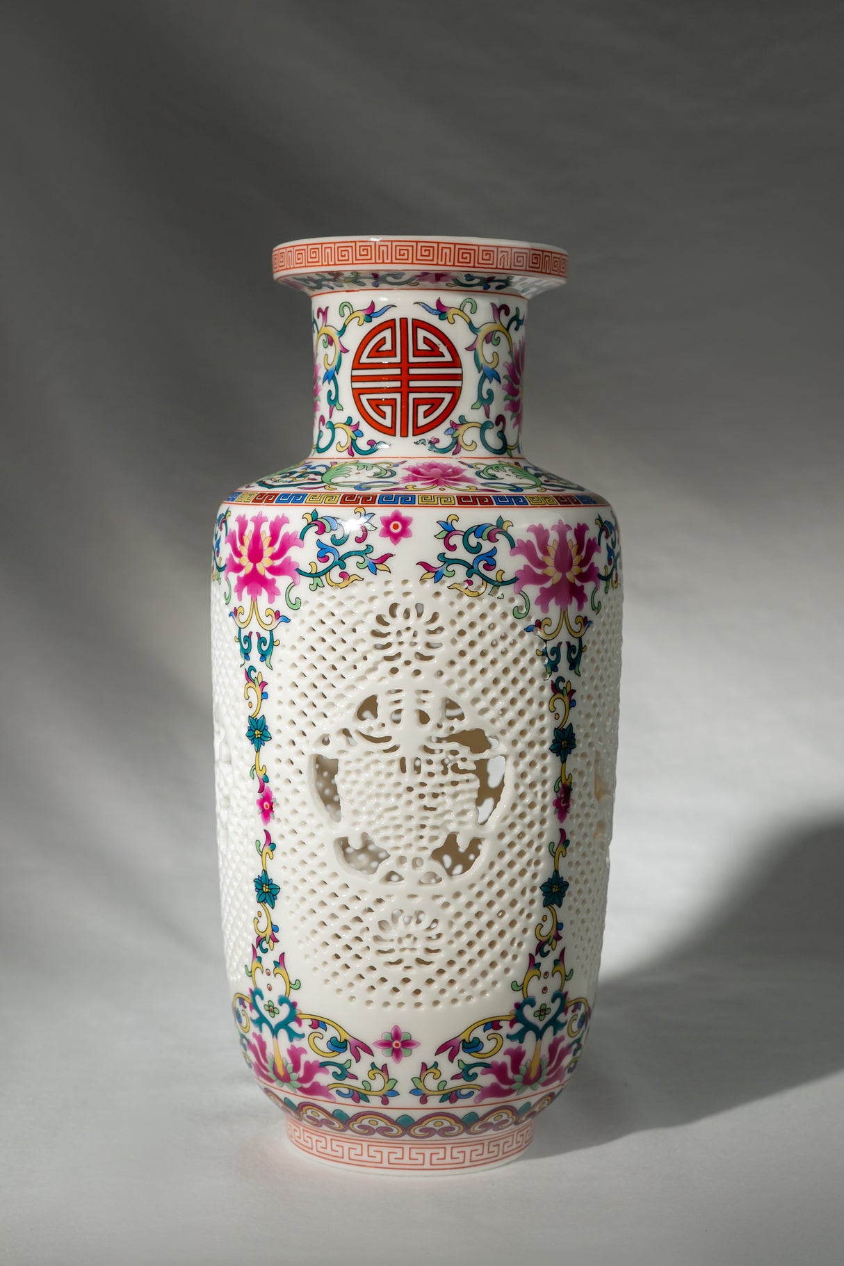 Regal Harmony Porcelain Vase – 24 cm