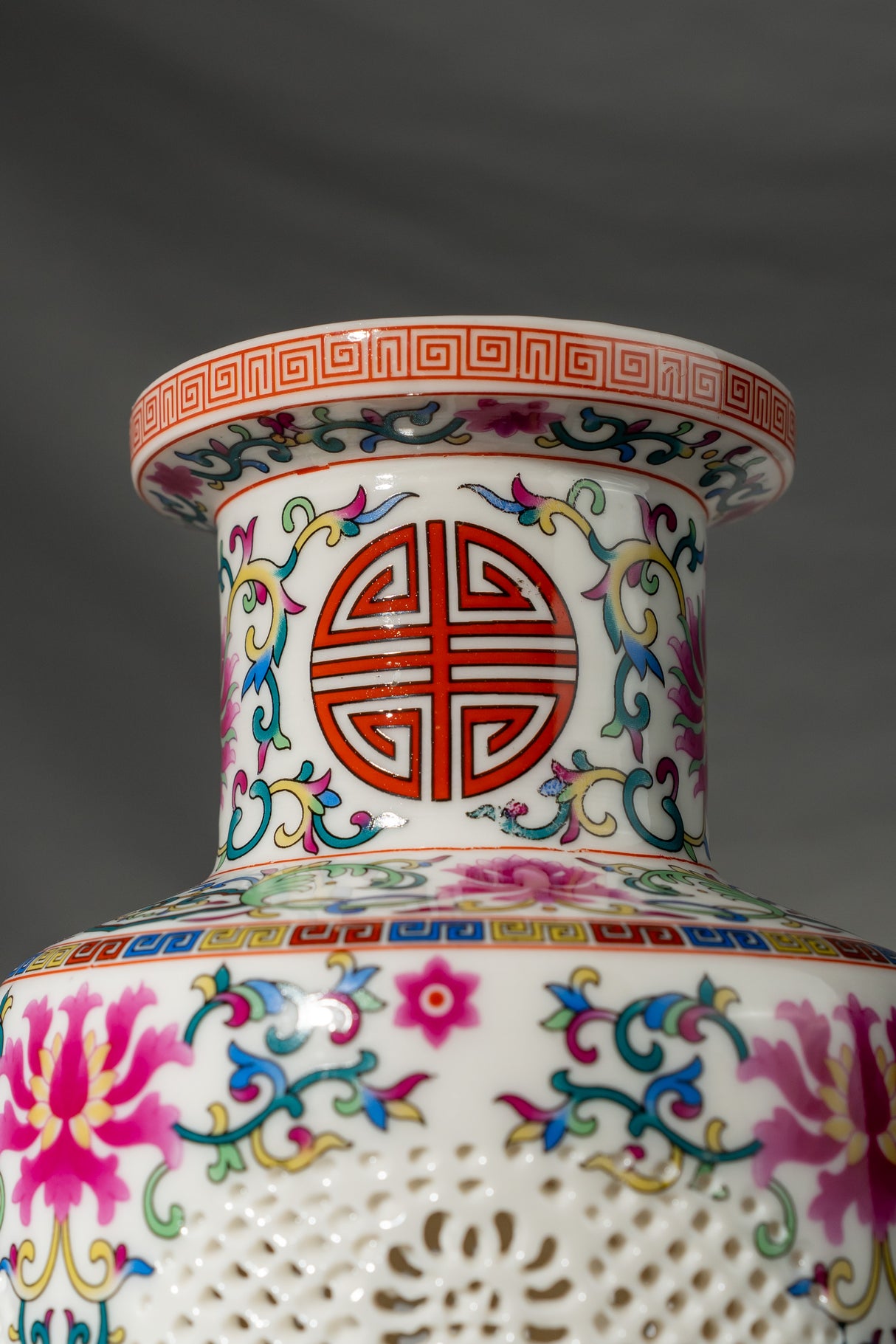 Regal Harmony Porcelain Vase – 24 cm