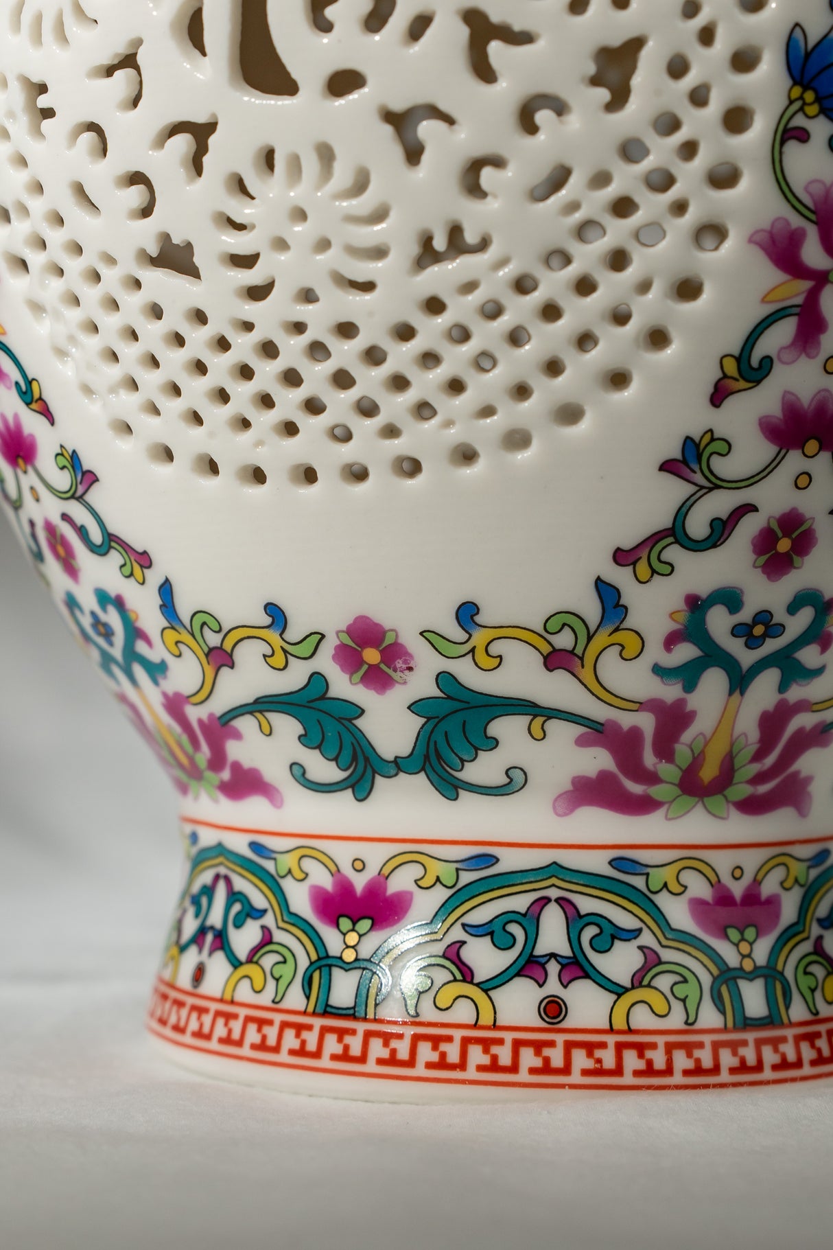 Empress Porcelain Cutwork Vase – 25 cm