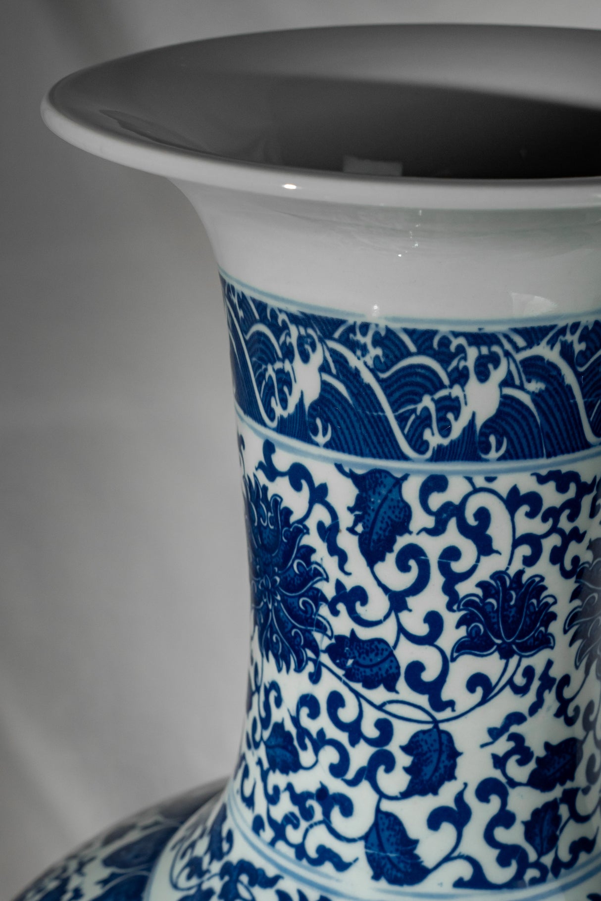Royal Indigo Grand Porcelain Vase – 68 cm