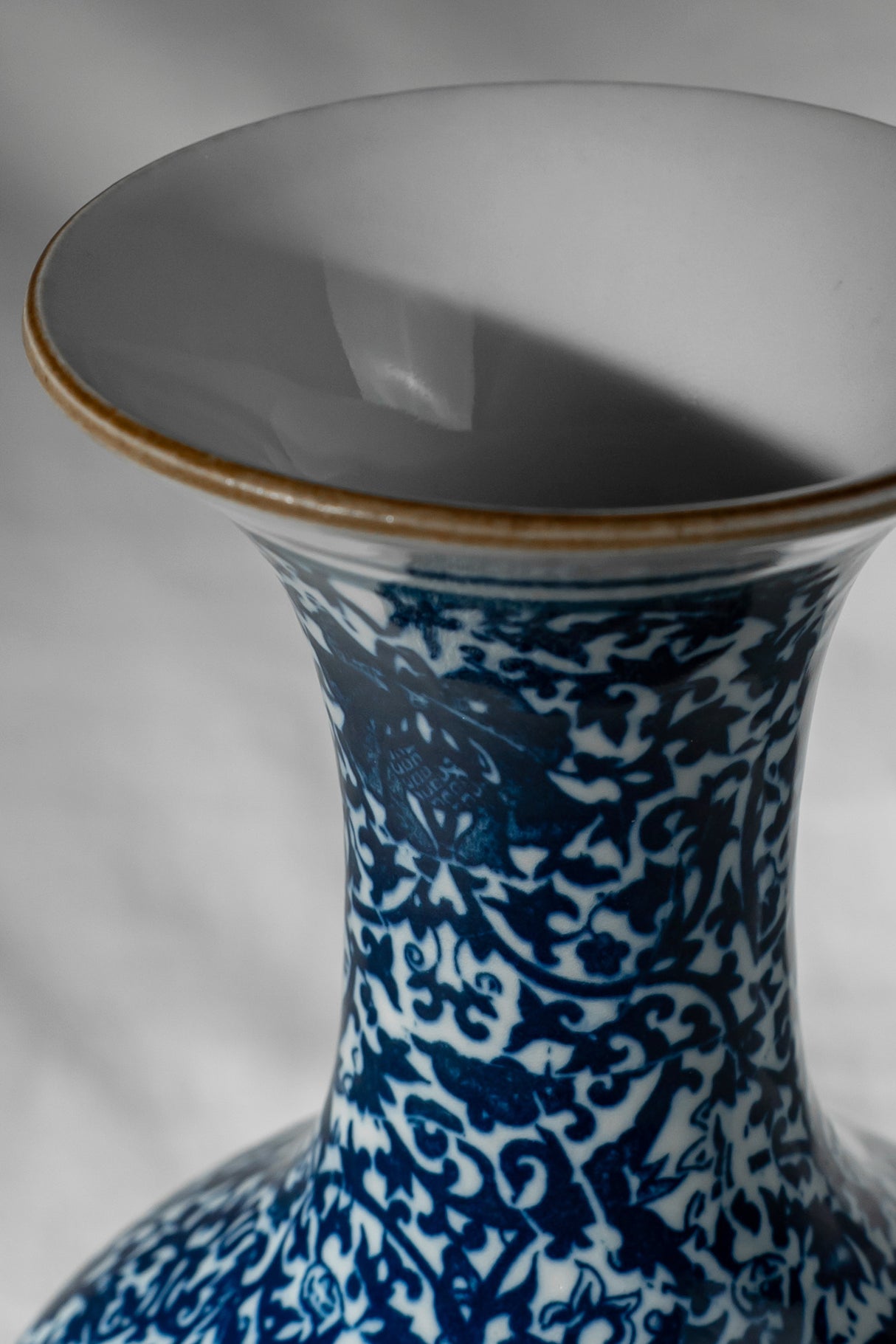 Royal Indigo Petite Porcelain Vase – 22 cm