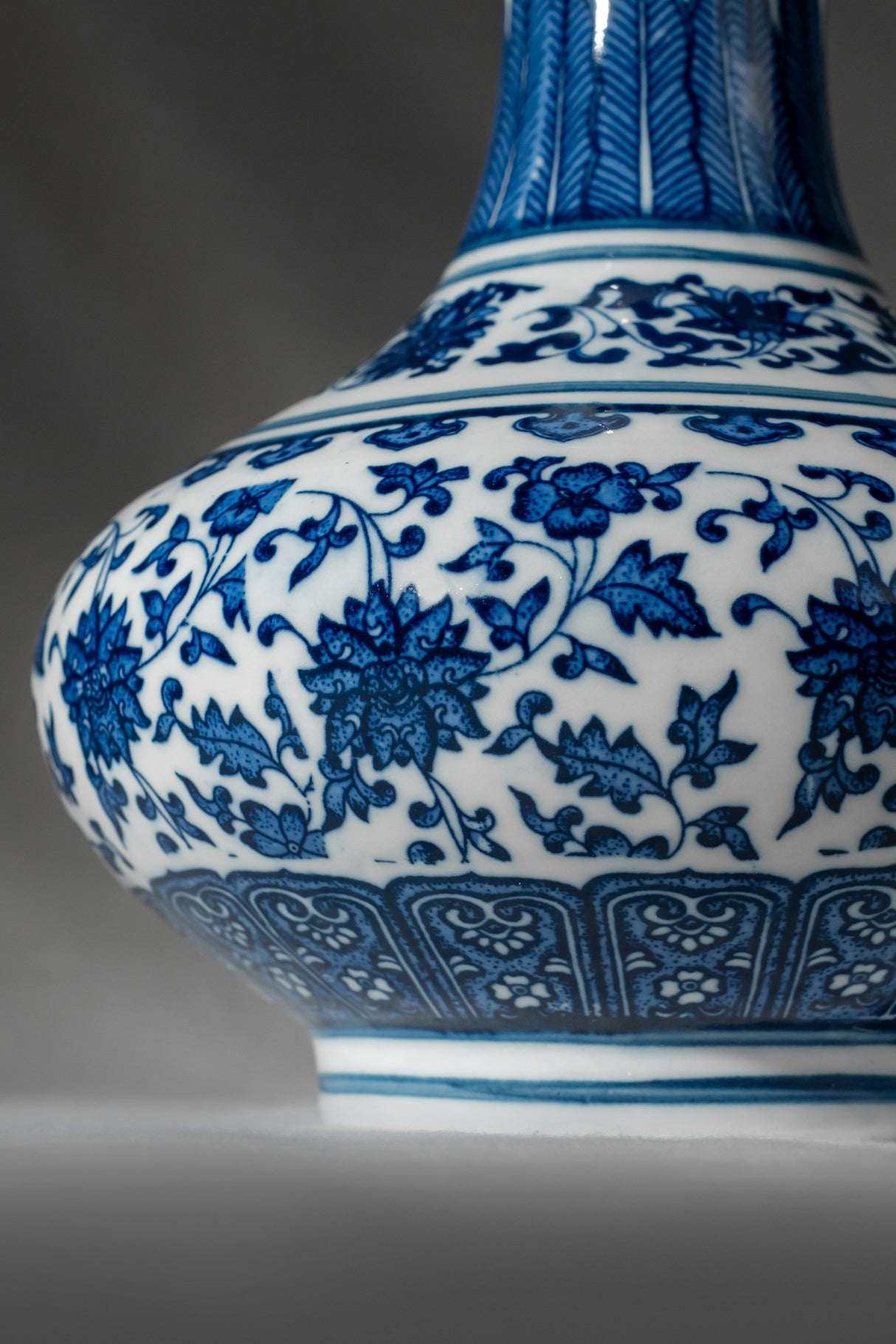 Royal Indigo Porcelain Vase – 18 cm