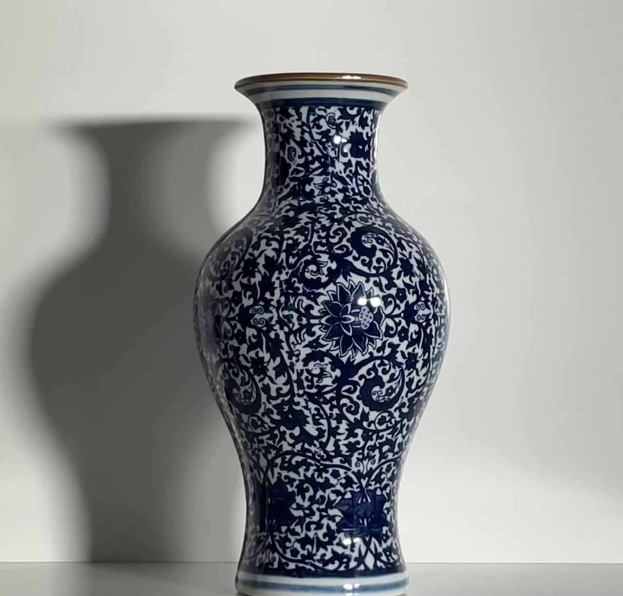Midnight Curve Ceramic Vase – 22 cm