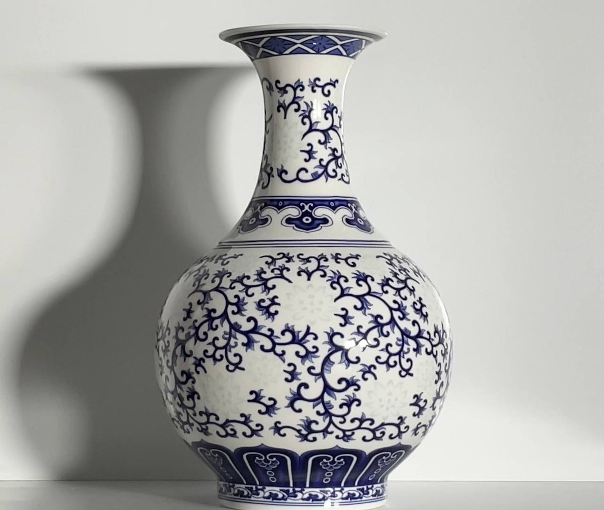 Royal Vine Ceramic Vase – 25 cm