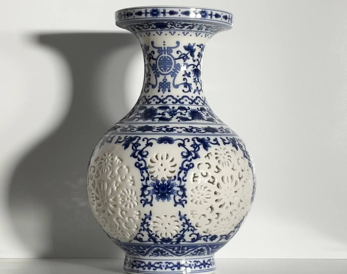 Porcelain Lace Ceramic Vase – 25 cm