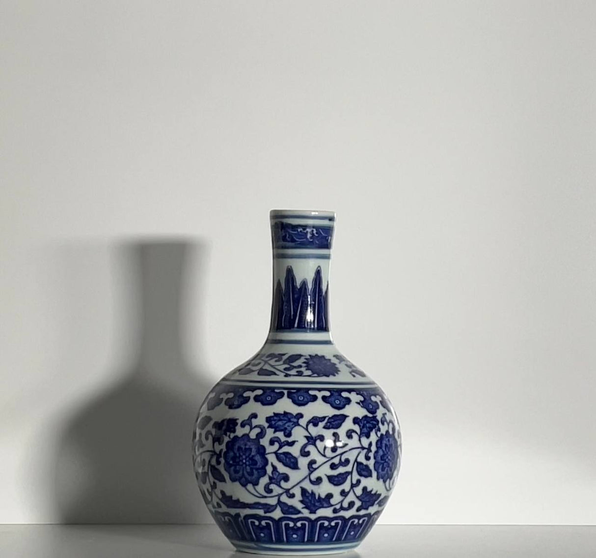 Royal Indigo Bottle-Neck mini Porcelain Vase – 16 cm