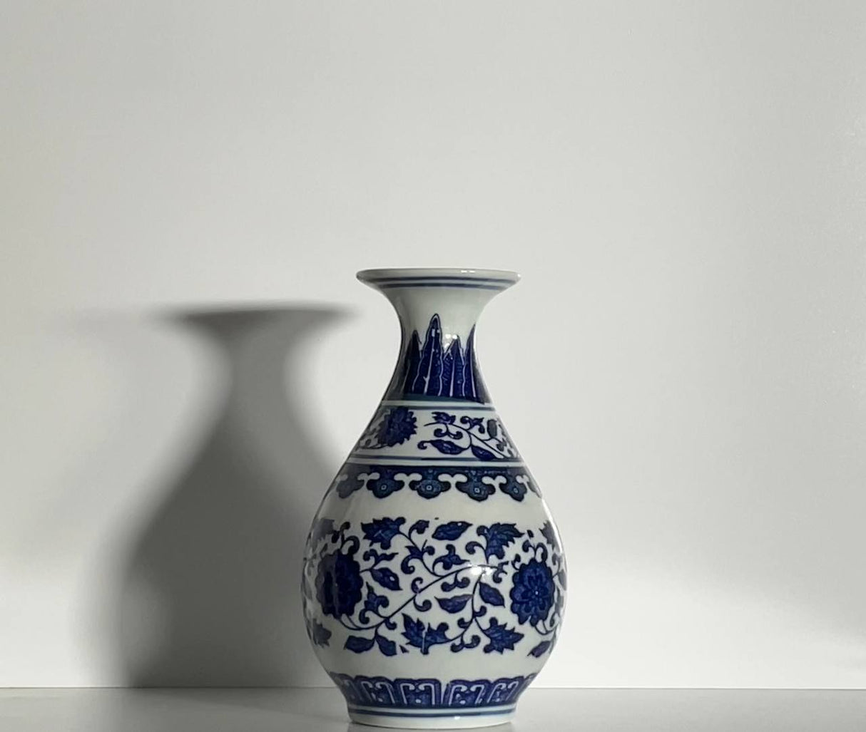 Royal Indigo Teardrop Porcelain Vase – 16 cm