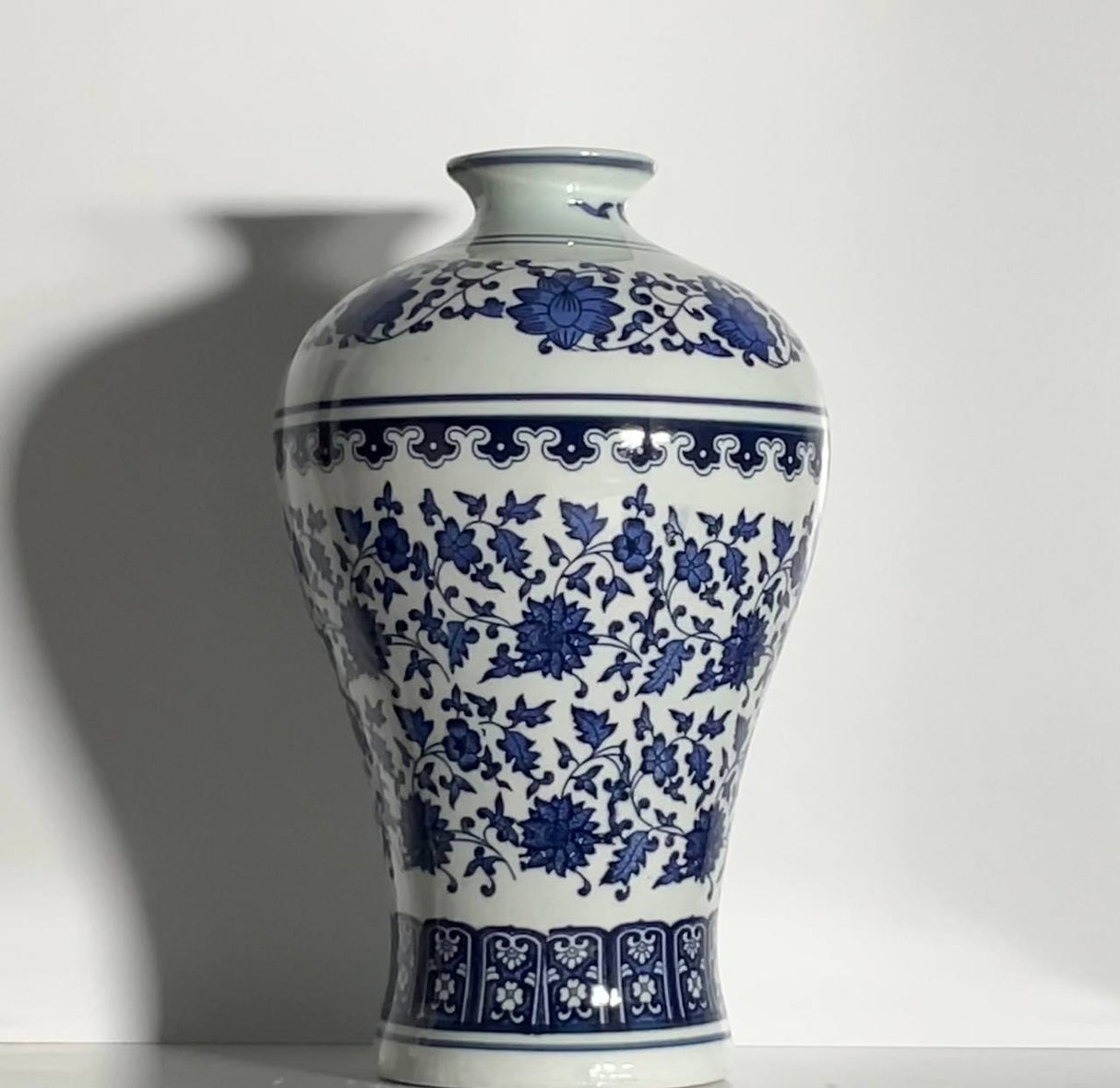 Classic Bloom Ceramic Vase – 28 cm
